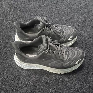 hoka arahi 6 sneakers size 5.5